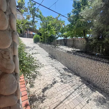 Maria Villa *